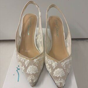 Betsey Johnson White Beaded Kitten Heels – Size 7.5 – Gently Used